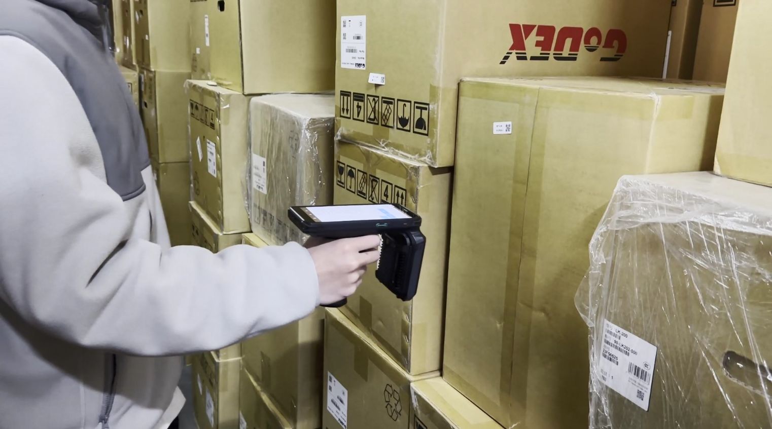 What Can RFID Readers Do That Barcode Scanners Can't? Mobile Computers Revolution Revealed